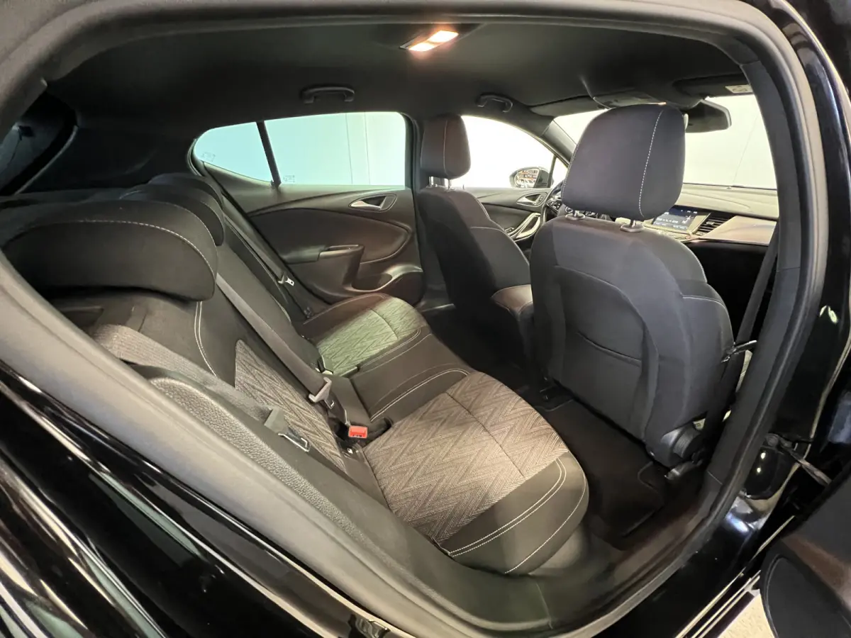 1.2 Edition 2020 | Navigatie/Carplay | AGR comfortstoel bestuurder | Achteruitrijcamera | PDC V+A incl. Park Pilot | Botsing alarm | LMV 16''