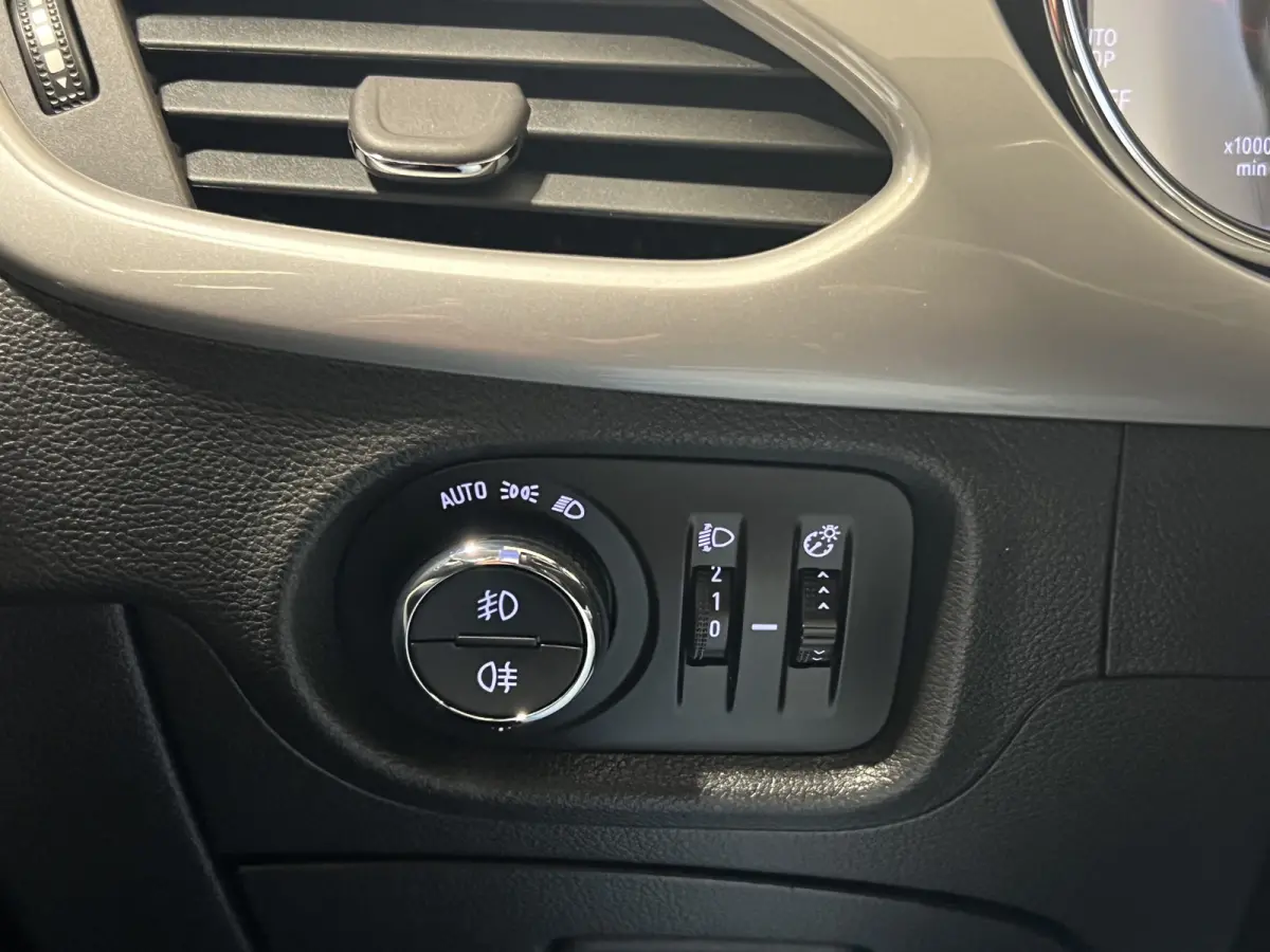 1.2 Edition 2020 | Navigatie/Carplay | AGR comfortstoel bestuurder | Achteruitrijcamera | PDC V+A incl. Park Pilot | Botsing alarm | LMV 16''
