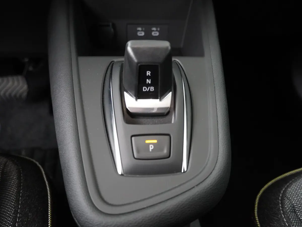techno full hybrid E-Tech 160 | Adaptieve Cruise Control | Stoel- & Stuurverwarming | Parkeercamera |