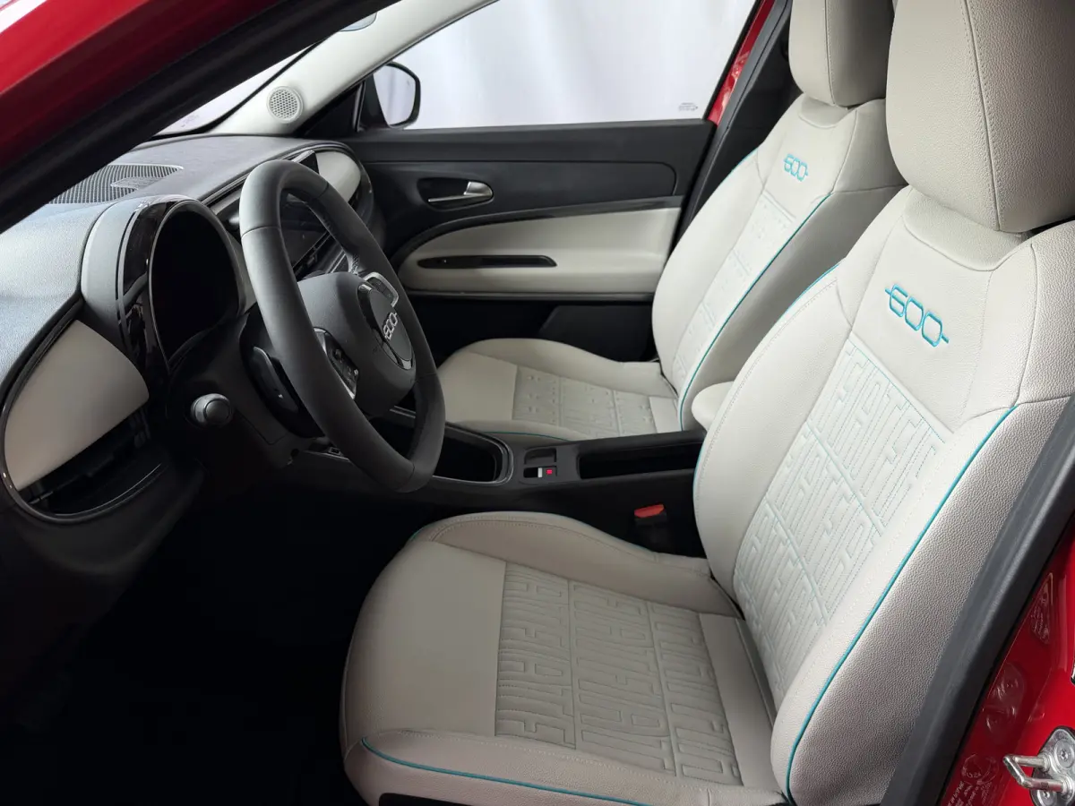 1.2 HYBRID LA PRIMA CAMERA CARPLAY ADAP.CRUISE STOELVERW. ELEK.KLEP LEER MASSAGE ELEK.STOEL 18''LMV ✅ Top Auto Fiat Wijchen , 30 Jaar ervaring in Fiat , Wij leveren de : Icon / La Prima / 
