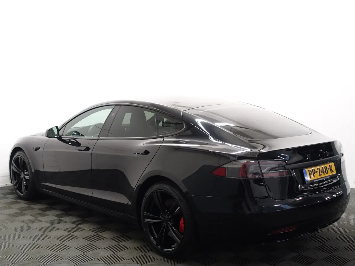 75 Base Black Pack- SOH 88%, Panoramadak,  Alcantara Interieur afwerking, Autopilot