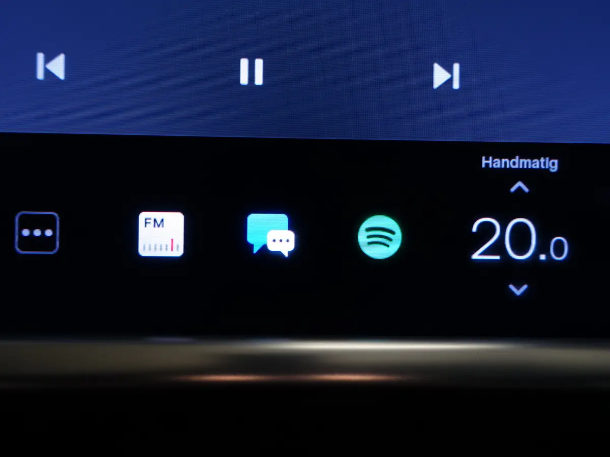 75 Base Black Pack- SOH 88%, Panoramadak,  Alcantara Interieur afwerking, Autopilot