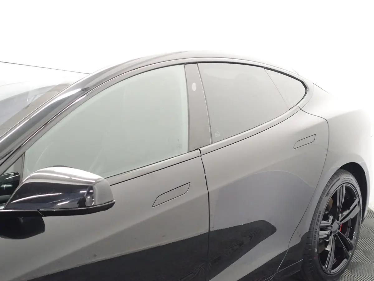 75 Base Black Pack- SOH 88%, Panoramadak,  Alcantara Interieur afwerking, Autopilot