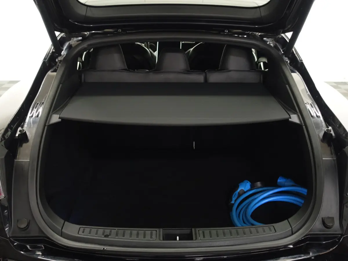 75 Base Black Pack- SOH 88%, Panoramadak,  Alcantara Interieur afwerking, Autopilot