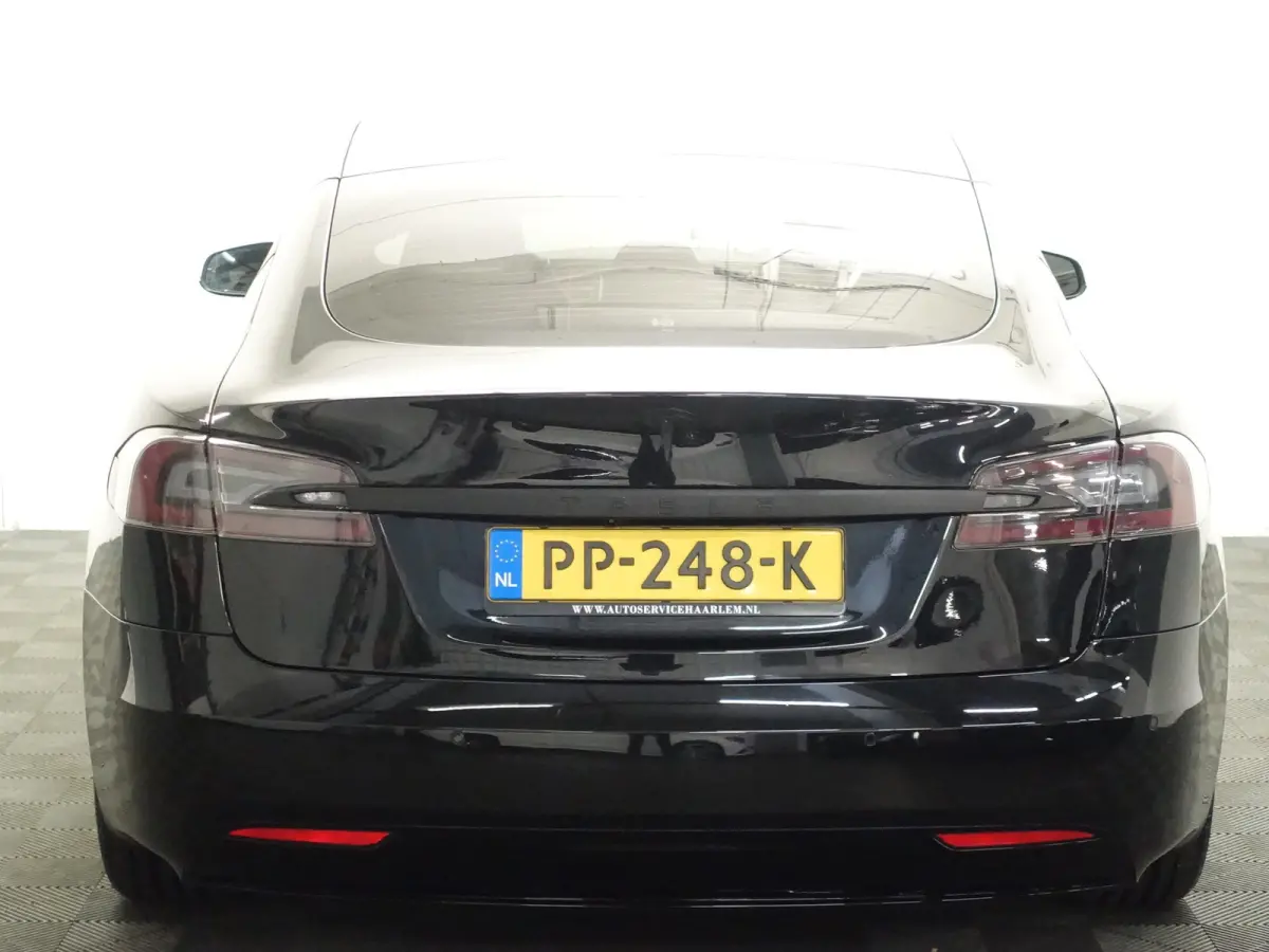 75 Base Black Pack- SOH 88%, Panoramadak,  Alcantara Interieur afwerking, Autopilot