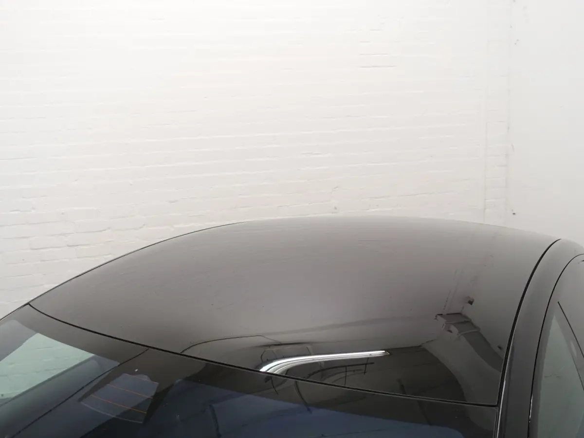 75 Base Black Pack- SOH 88%, Panoramadak,  Alcantara Interieur afwerking, Autopilot