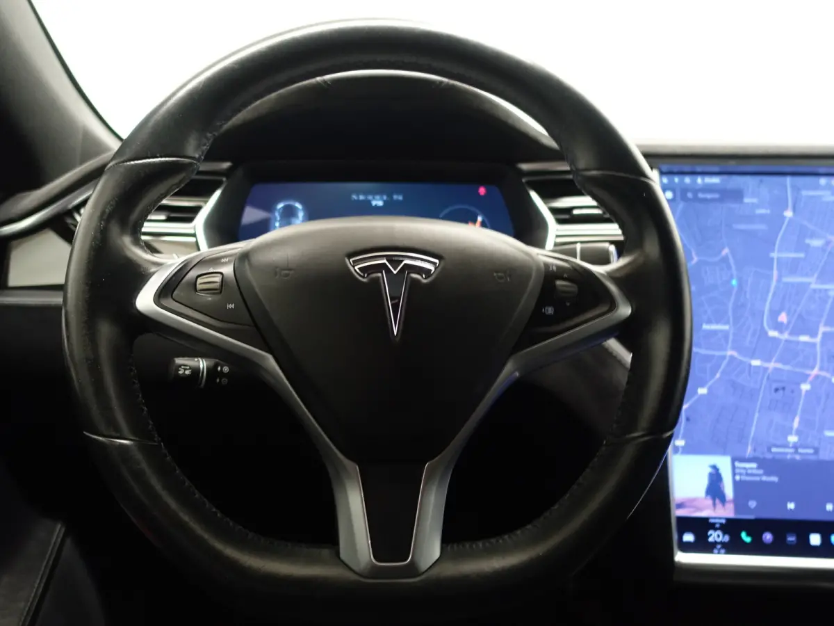 75 Base Black Pack- SOH 88%, Panoramadak,  Alcantara Interieur afwerking, Autopilot