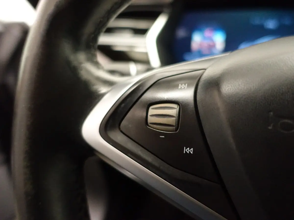 75 Base Black Pack- SOH 88%, Panoramadak,  Alcantara Interieur afwerking, Autopilot