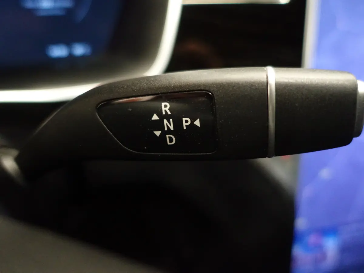 75 Base Black Pack- SOH 88%, Panoramadak,  Alcantara Interieur afwerking, Autopilot