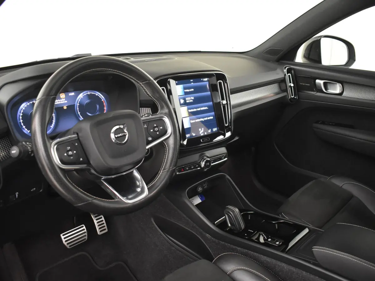 1.5 T3 R-Design 163 Pk AUT | Glazen Panoramadak | Rondomzicht camera |  Cruise control adaptief |  Keyless | Navigatie |  19"LMV