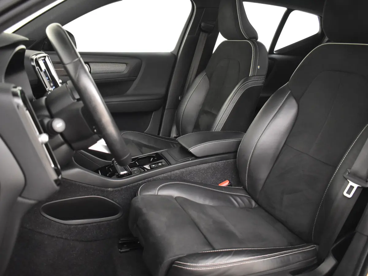 1.5 T3 R-Design 163 Pk AUT | Glazen Panoramadak | Rondomzicht camera |  Cruise control adaptief |  Keyless | Navigatie |  19"LMV