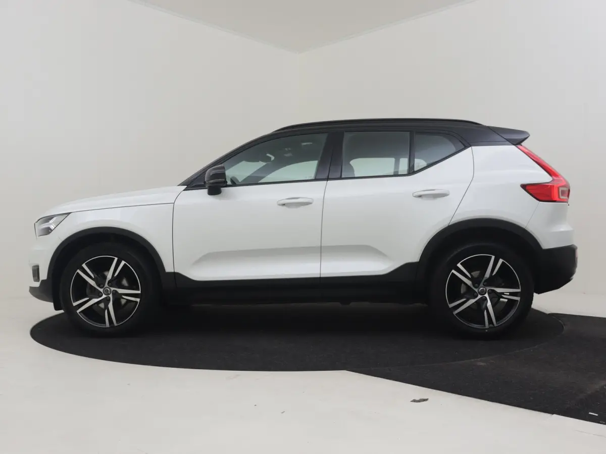 1.5 T3 R-Design 163 Pk AUT | Glazen Panoramadak | Rondomzicht camera |  Cruise control adaptief |  Keyless | Navigatie |  19"LMV