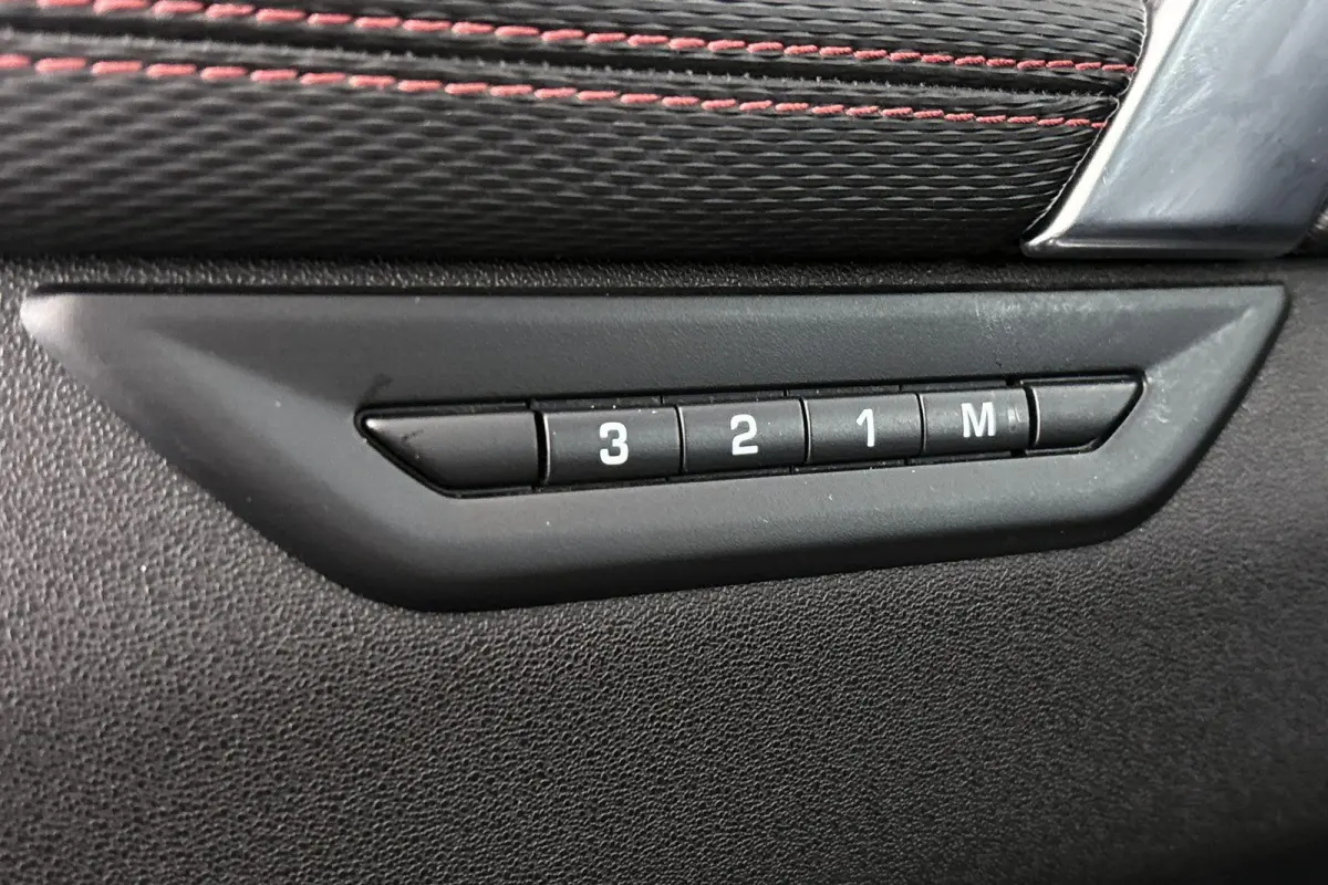 P300e 1.5 R-Dynamic SE Leder Achteruitrijcamera Apple CarPlay