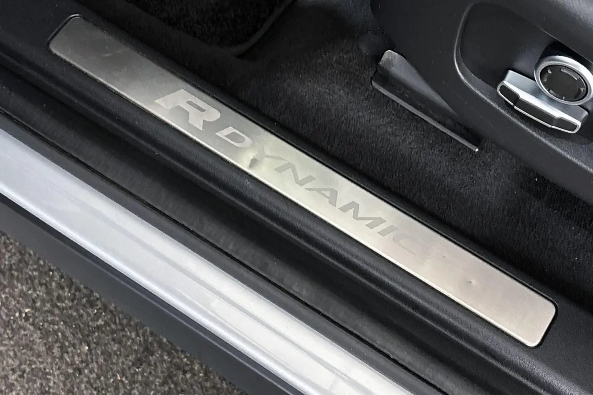 P300e 1.5 R-Dynamic SE Leder Achteruitrijcamera Apple CarPlay