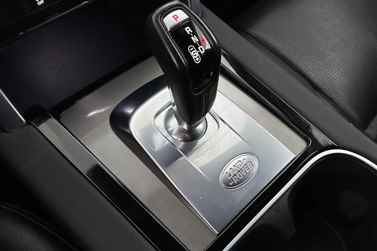 P300e 1.5 R-Dynamic SE Leder Achteruitrijcamera Apple CarPlay