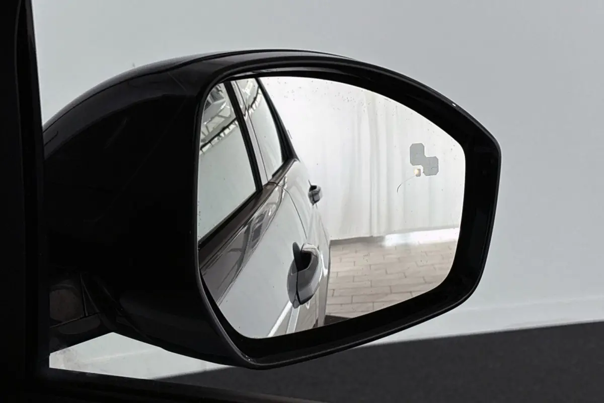 P300e 1.5 R-Dynamic SE Leder Achteruitrijcamera Apple CarPlay