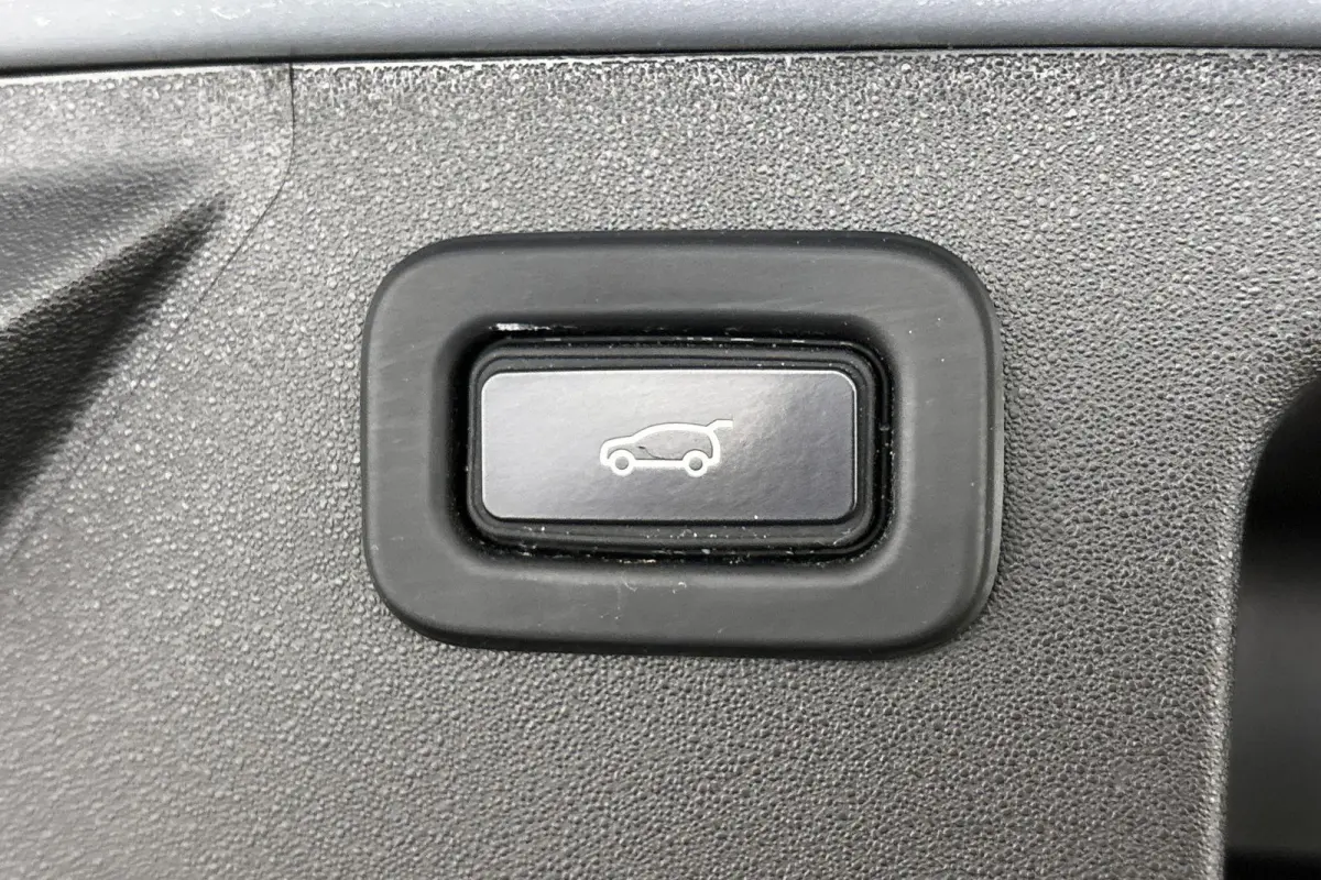 P300e 1.5 R-Dynamic SE Leder Achteruitrijcamera Apple CarPlay