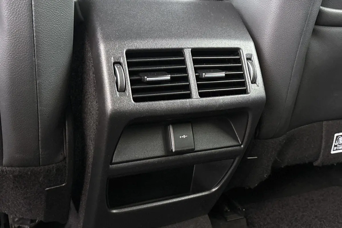 P300e 1.5 R-Dynamic SE Leder Achteruitrijcamera Apple CarPlay