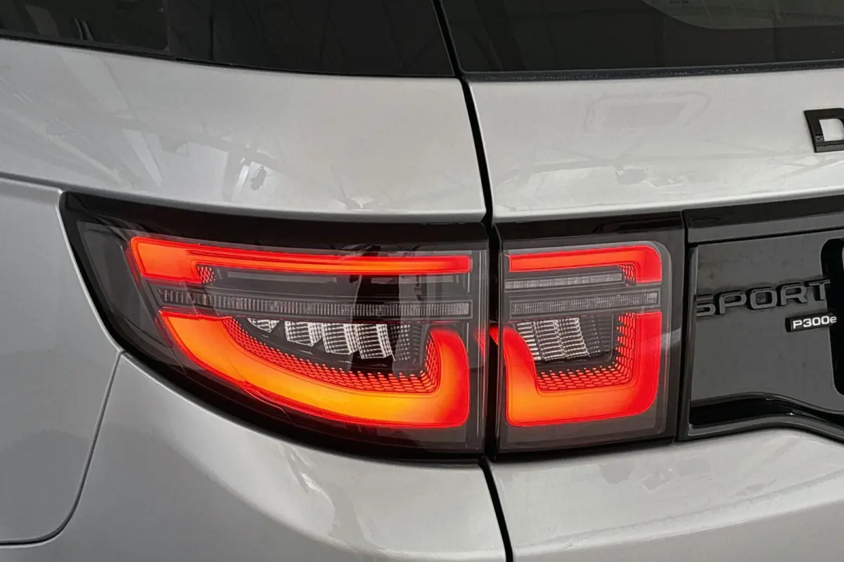 P300e 1.5 R-Dynamic SE Leder Achteruitrijcamera Apple CarPlay