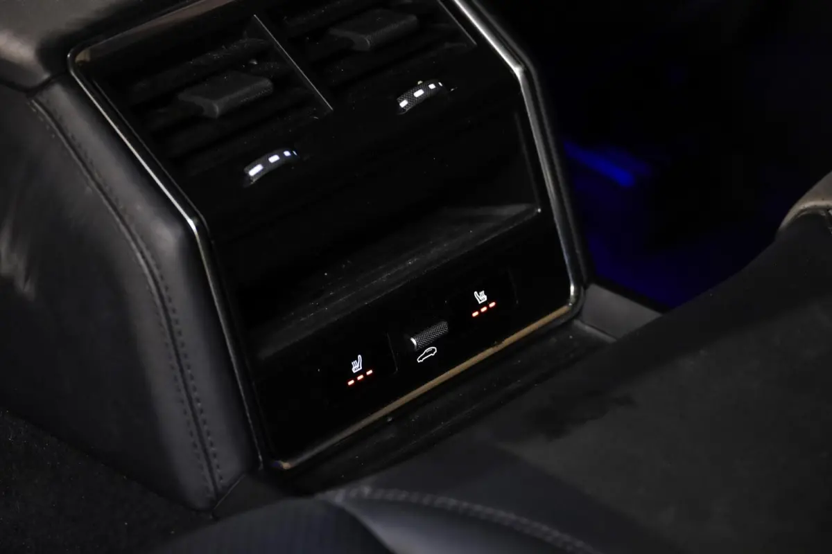 2.9 4 E-Hybrid Platinum Edition