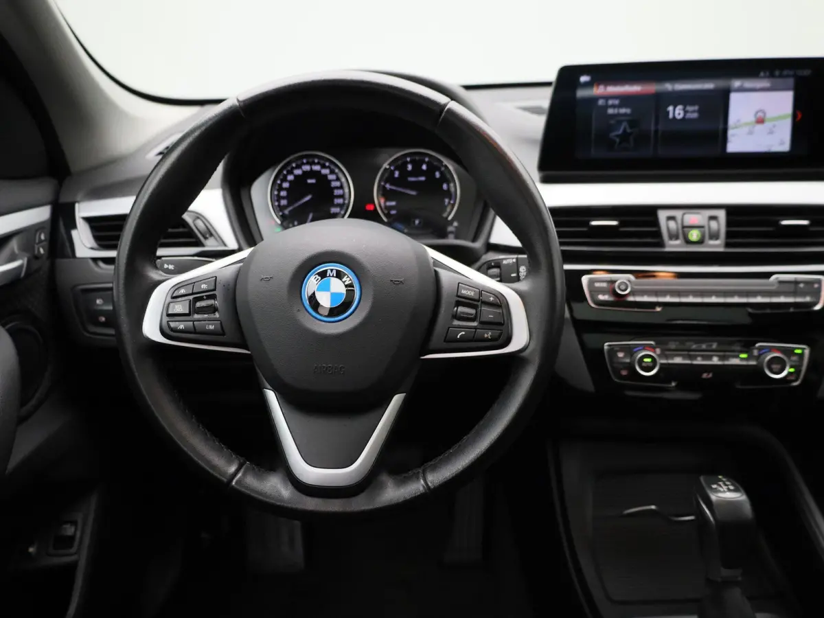 xDrive25e | Panoramadak | LED Koplampen | Privacy Glass | Stoelverwarming | Elektrische Kofferklep |