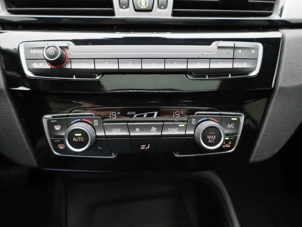 xDrive25e | Panoramadak | LED Koplampen | Privacy Glass | Stoelverwarming | Elektrische Kofferklep |