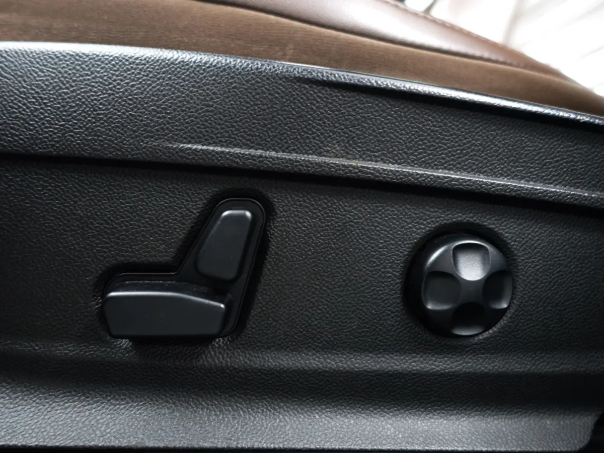 2.0 T AWD First Edition Aut- Panoramadak, Design Leder, Stuur/Stoelverwarming, Memory, Carbon