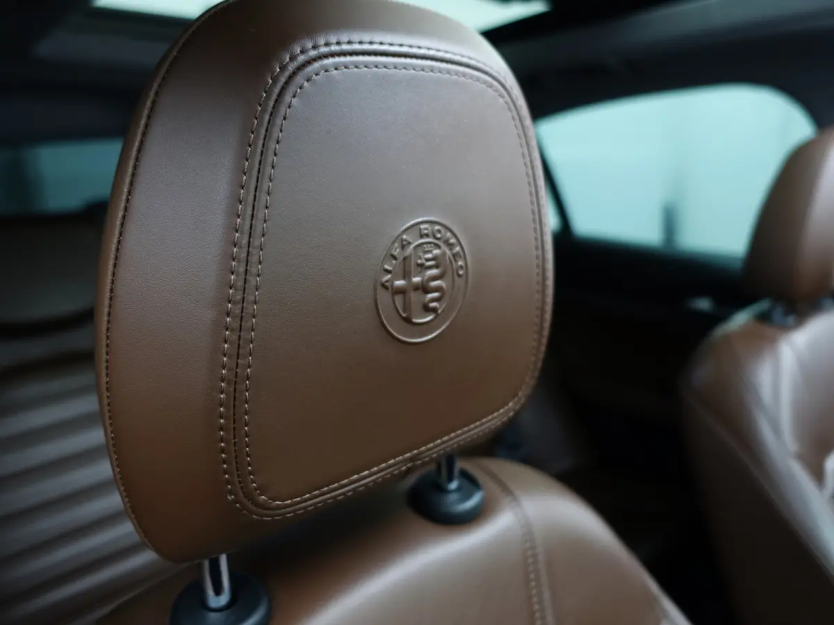 2.0 T AWD First Edition Aut- Panoramadak, Design Leder, Stuur/Stoelverwarming, Memory, Carbon