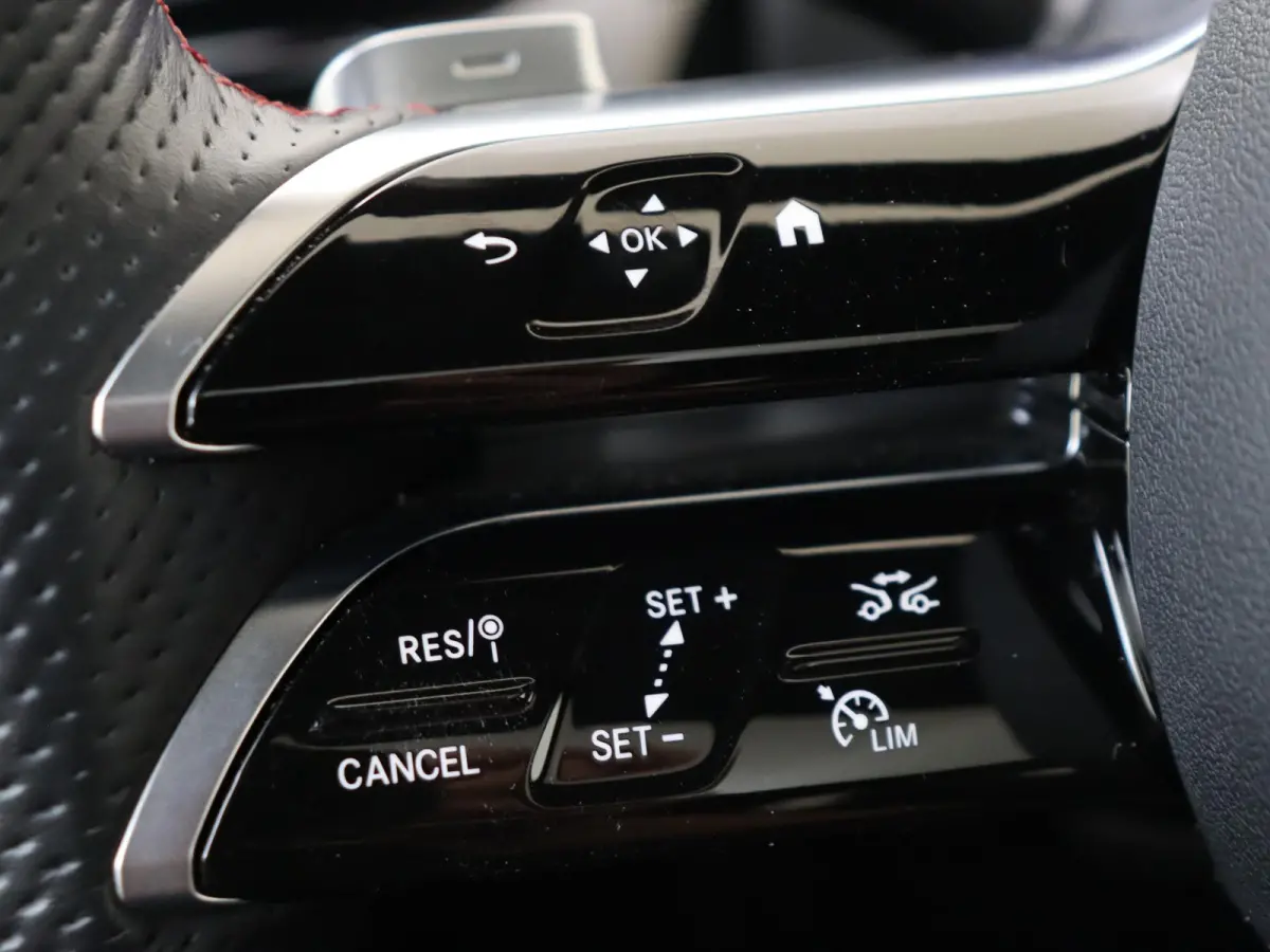 180 AMG Line /Panoramadak /Nightpakket /18 Inch /CarPlay