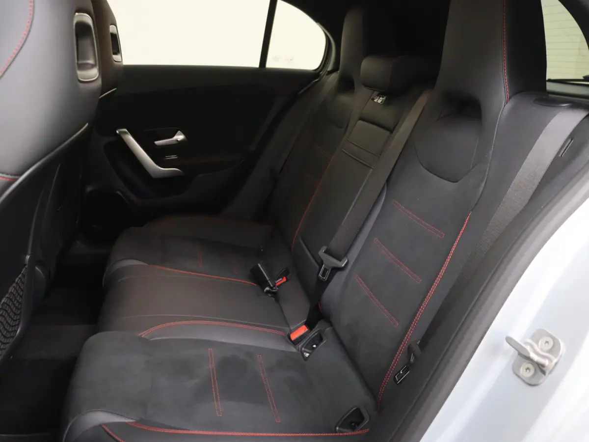 180 AMG Line /Panoramadak /Nightpakket /18 Inch /CarPlay