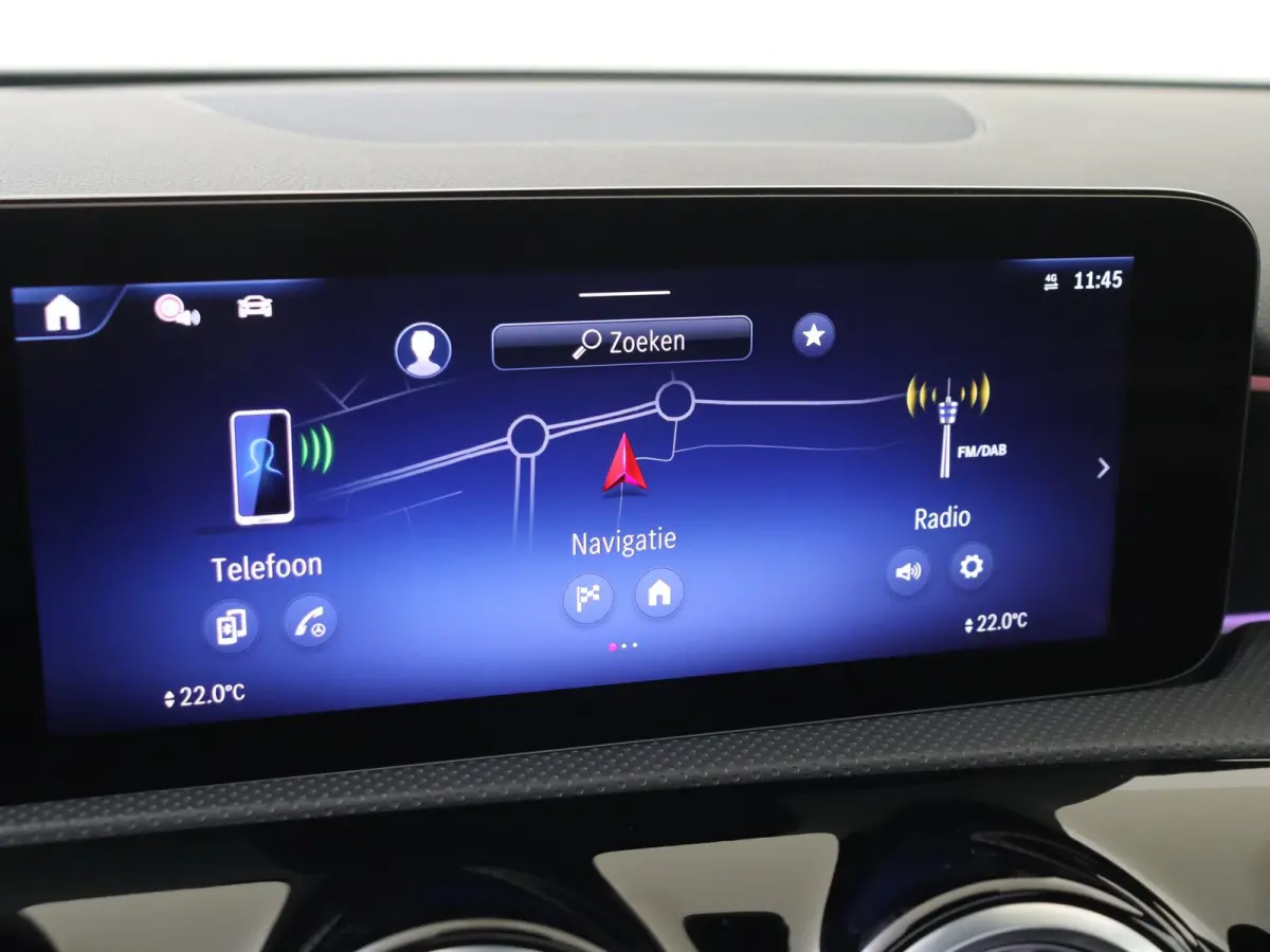 180 AMG Line /Panoramadak /Nightpakket /18 Inch /CarPlay