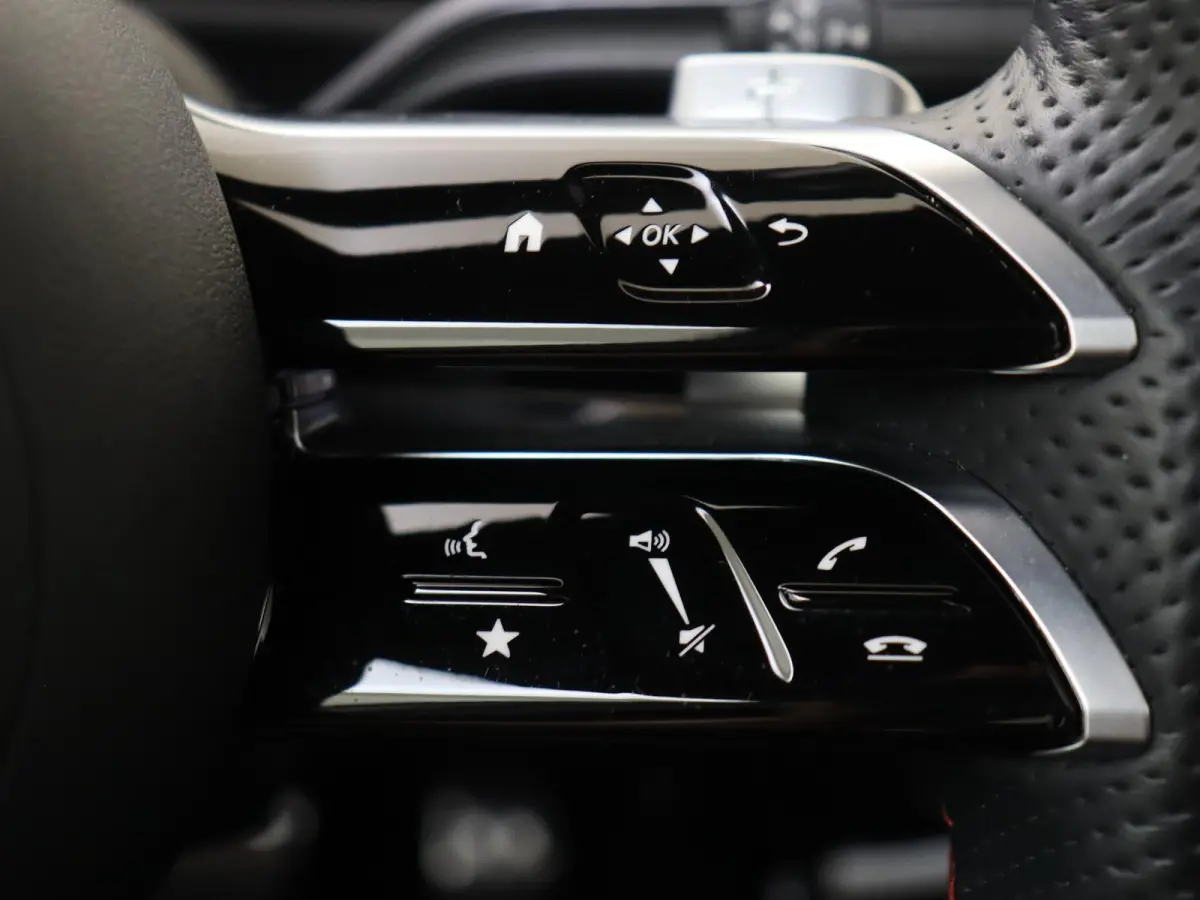 180 AMG Line /Panoramadak /Nightpakket /18 Inch /CarPlay