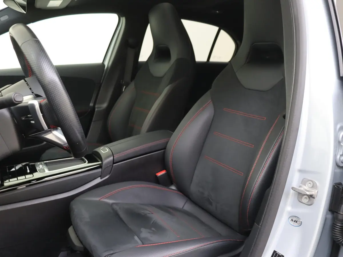 180 AMG Line /Panoramadak /Nightpakket /18 Inch /CarPlay