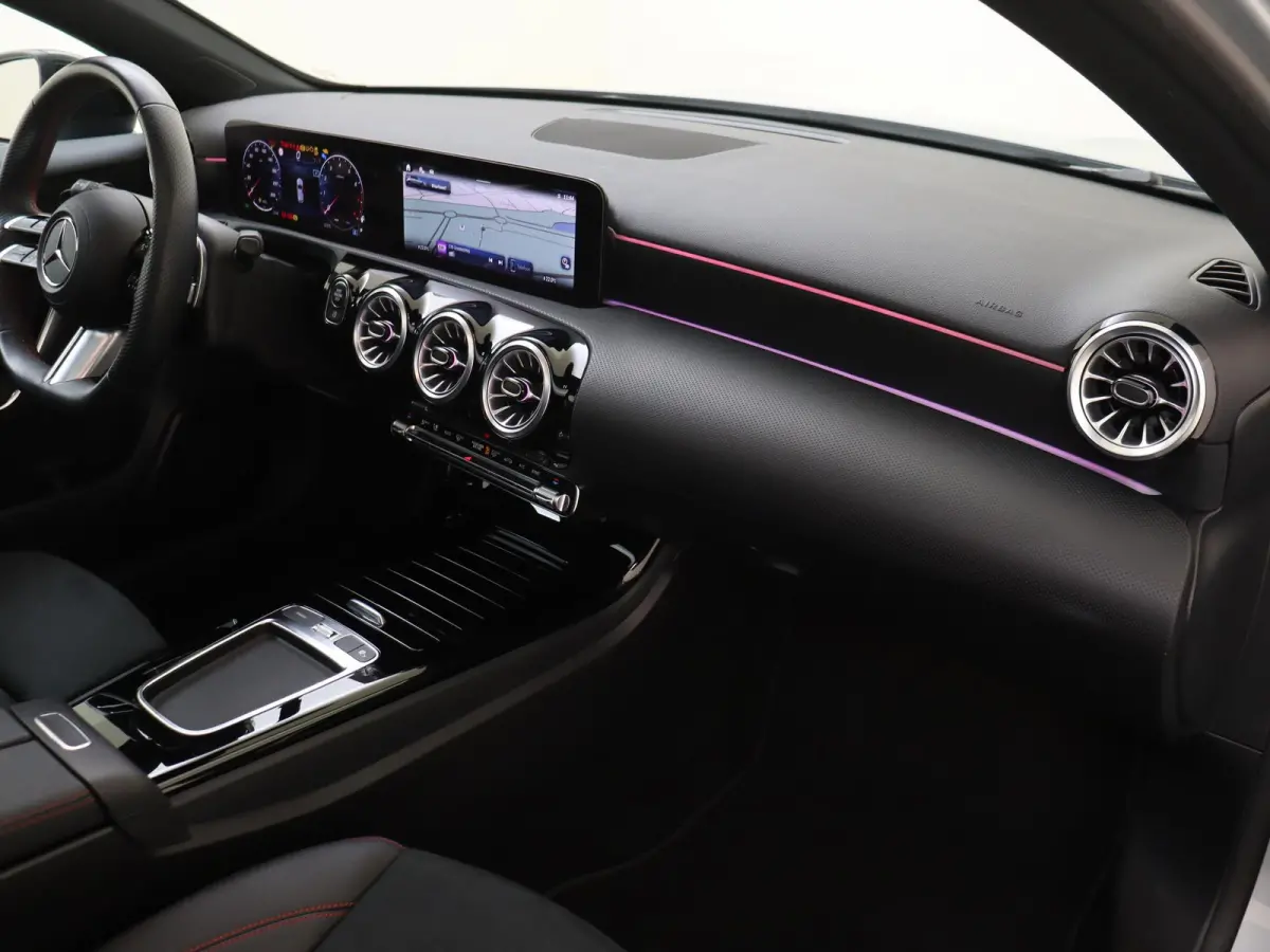 180 AMG Line /Panoramadak /Nightpakket /18 Inch /CarPlay