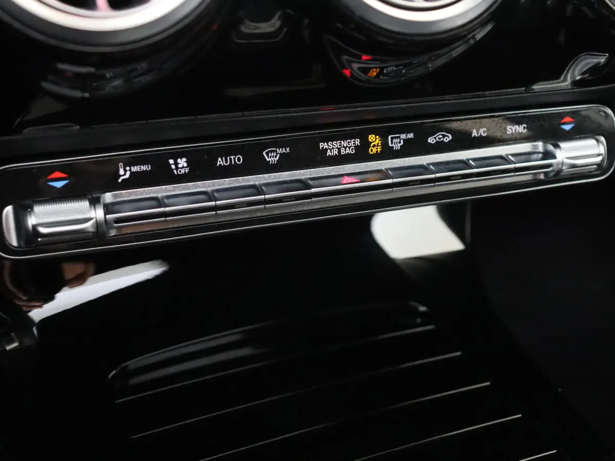 180 AMG Line /Panoramadak /Nightpakket /18 Inch /CarPlay