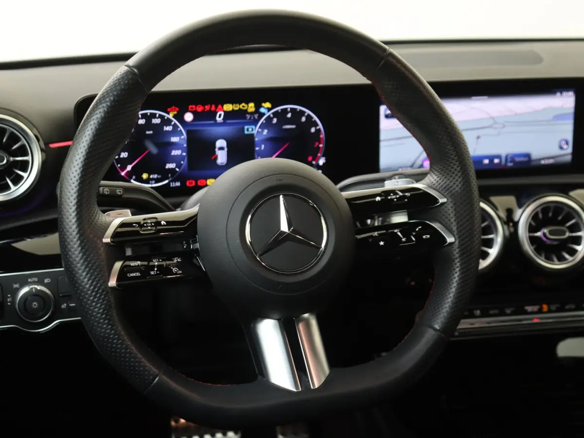 180 AMG Line /Panoramadak /Nightpakket /18 Inch /CarPlay