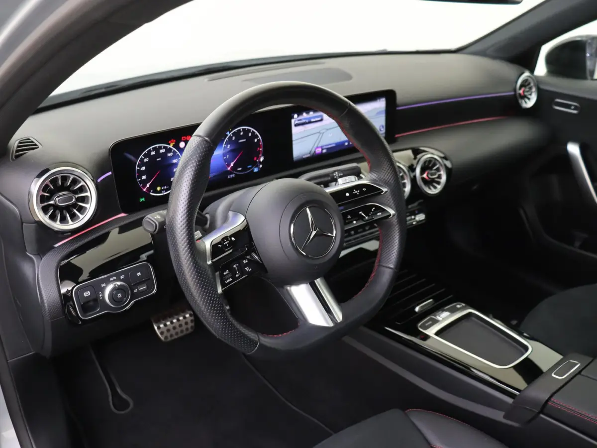 180 AMG Line /Panoramadak /Nightpakket /18 Inch /CarPlay