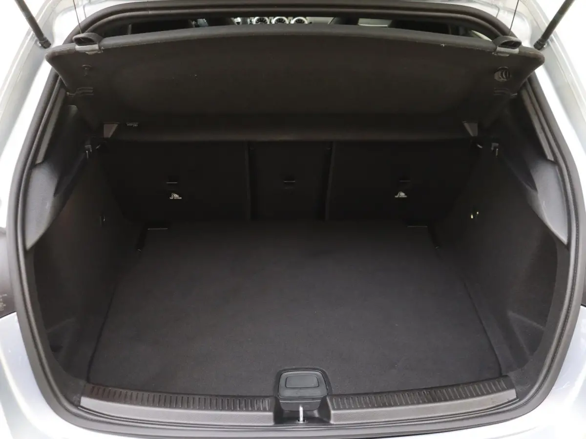 180 AMG Line /Panoramadak /Nightpakket /18 Inch /CarPlay
