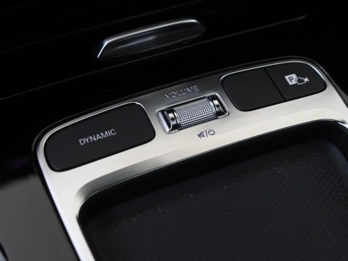 180 AMG Line /Panoramadak /Nightpakket /18 Inch /CarPlay