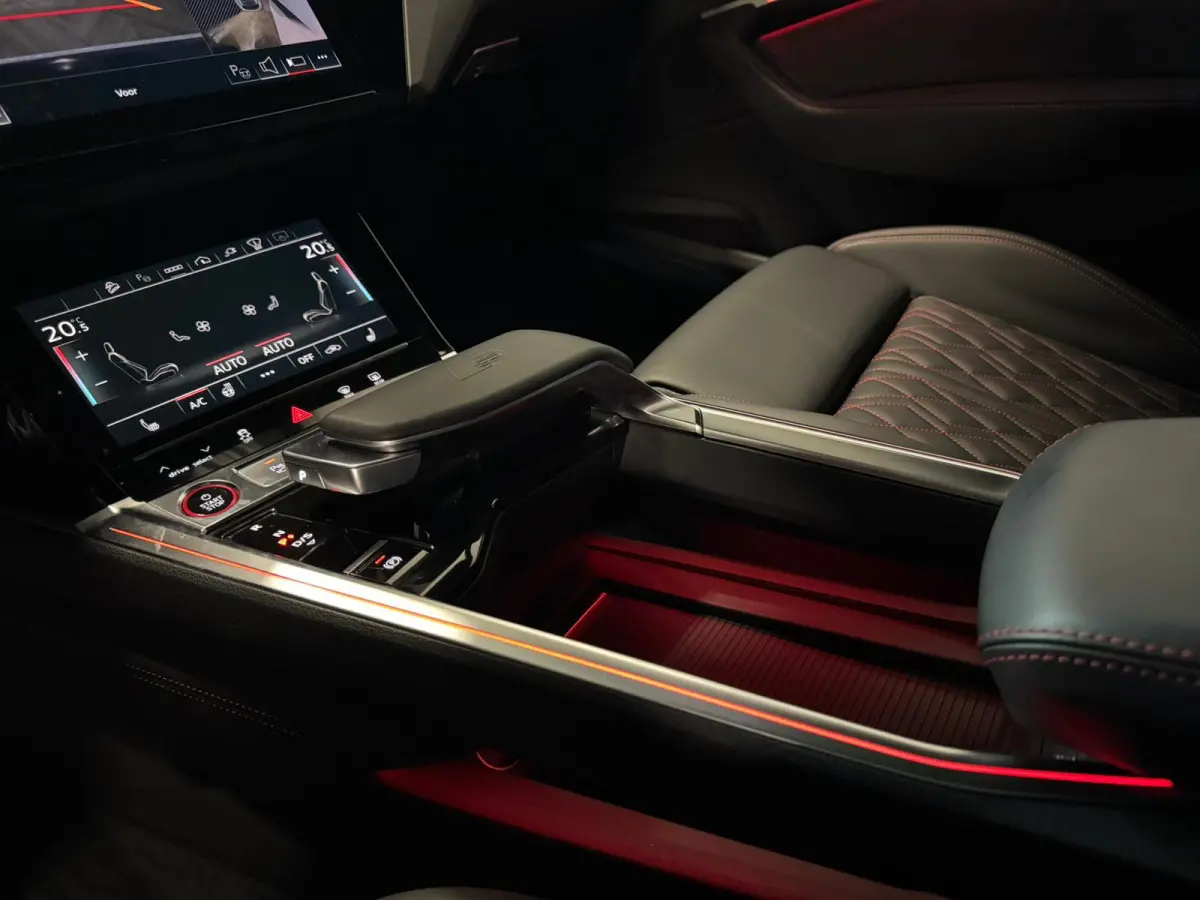 S quattro SQ8 115 kWh SQ8 PANO KEYLESS CARBON HUD