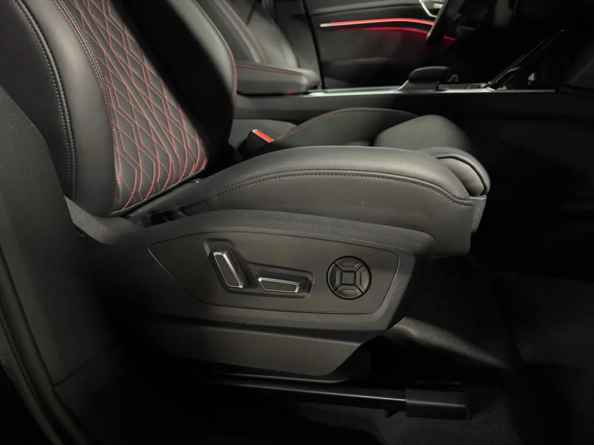 S quattro SQ8 115 kWh SQ8 PANO KEYLESS CARBON HUD