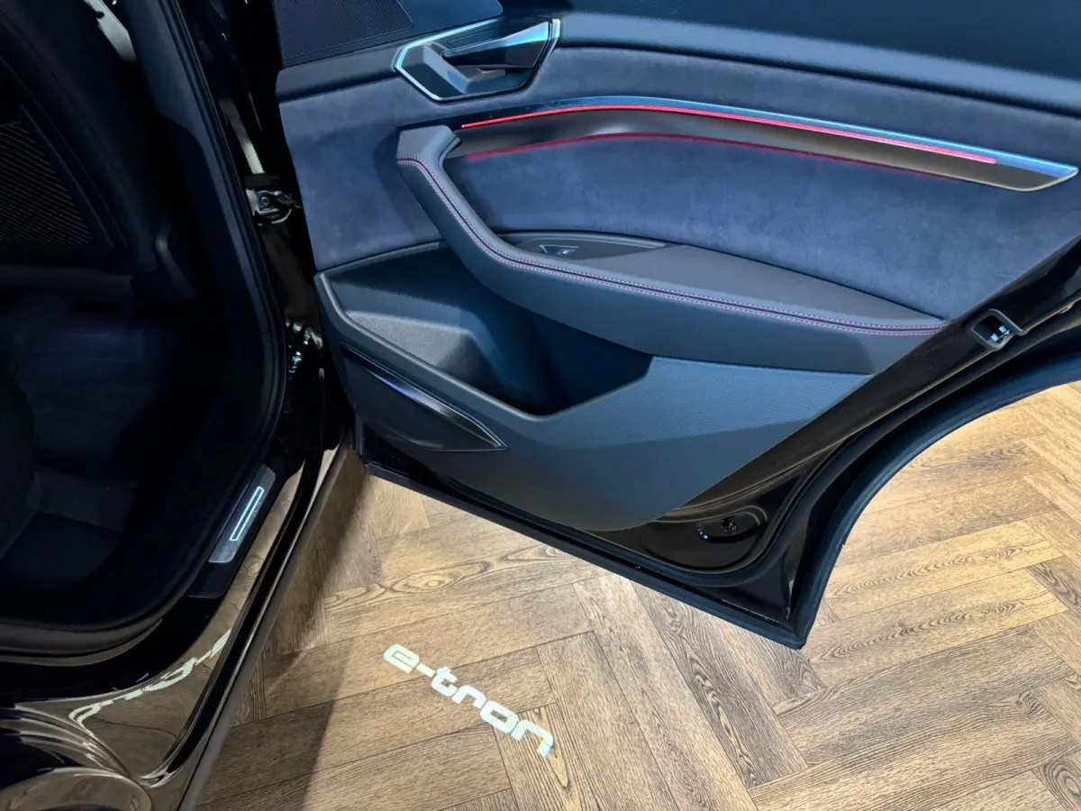 S quattro SQ8 115 kWh SQ8 PANO KEYLESS CARBON HUD