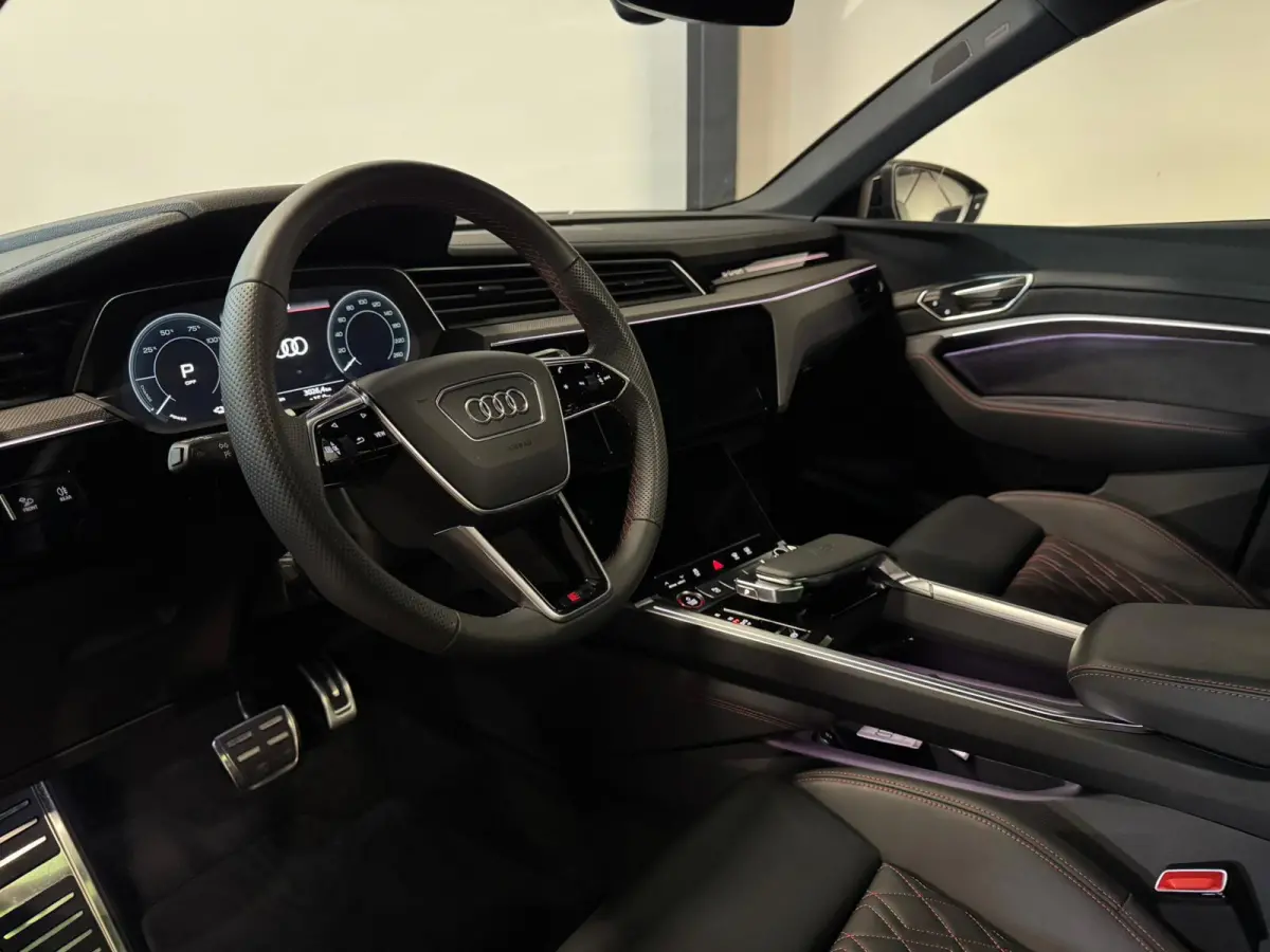 S quattro SQ8 115 kWh SQ8 PANO KEYLESS CARBON HUD