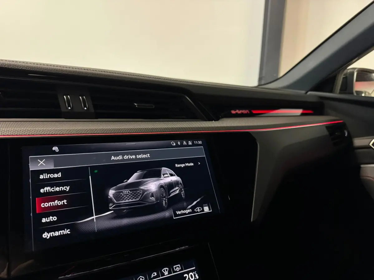 S quattro SQ8 115 kWh SQ8 PANO KEYLESS CARBON HUD
