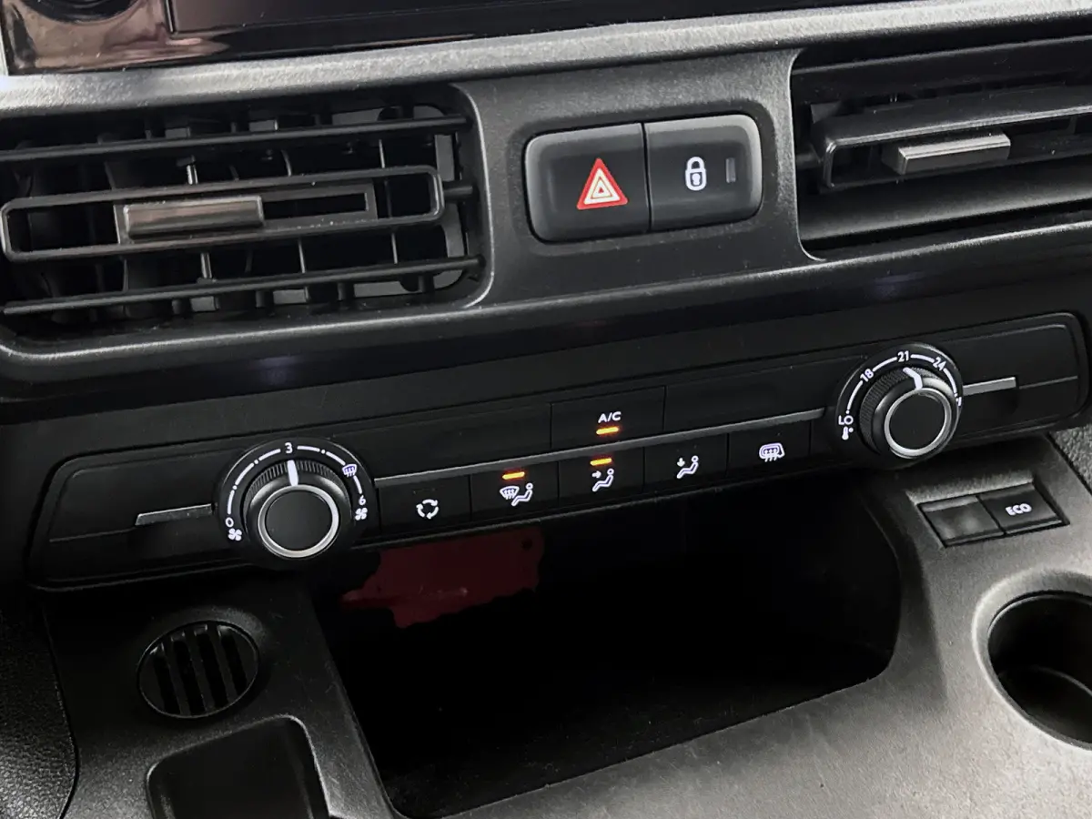 1.5 D-4D Professional Automaat Navigatie Betimmering Cruise control