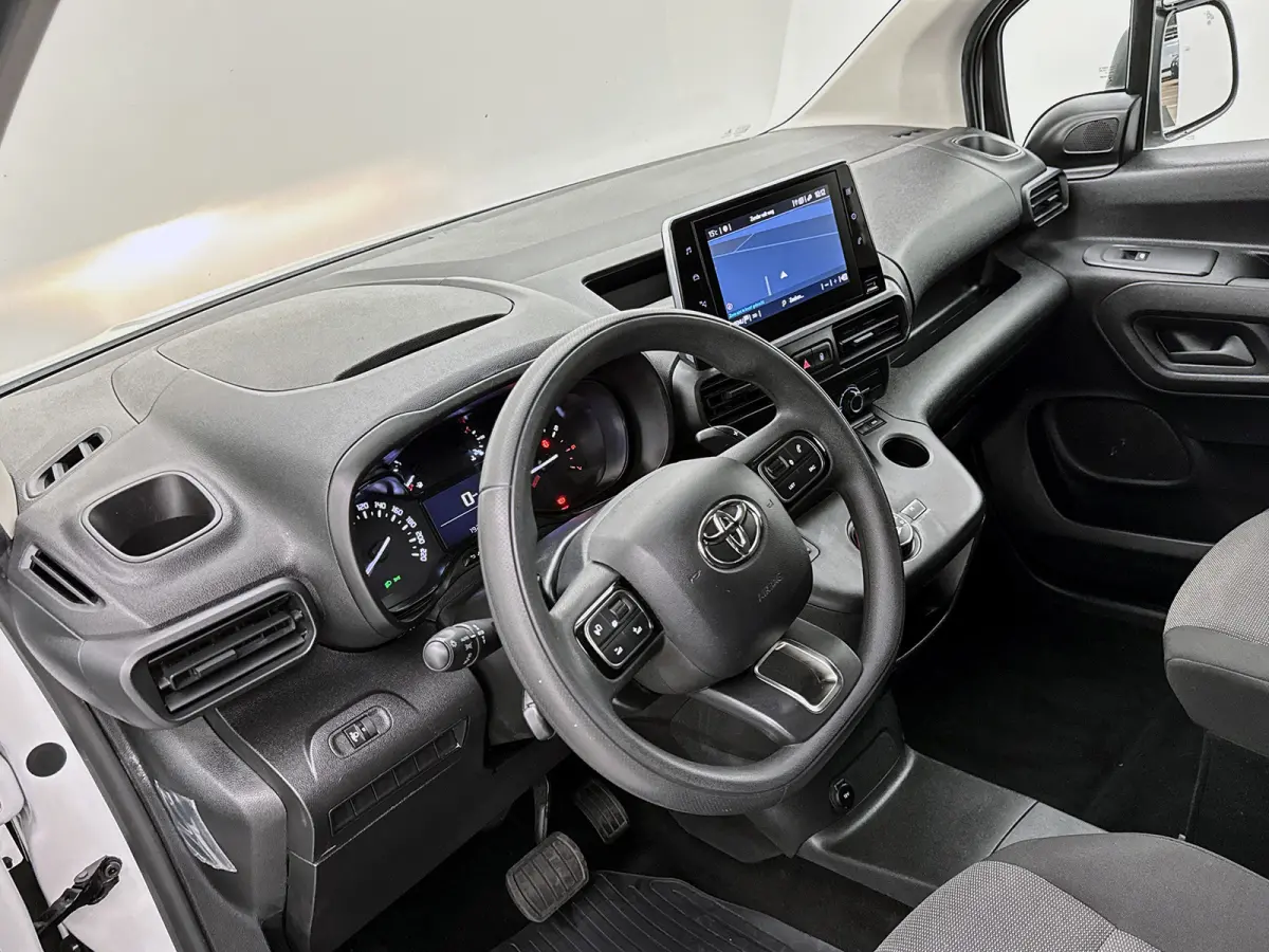 1.5 D-4D Professional Automaat Navigatie Betimmering Cruise control