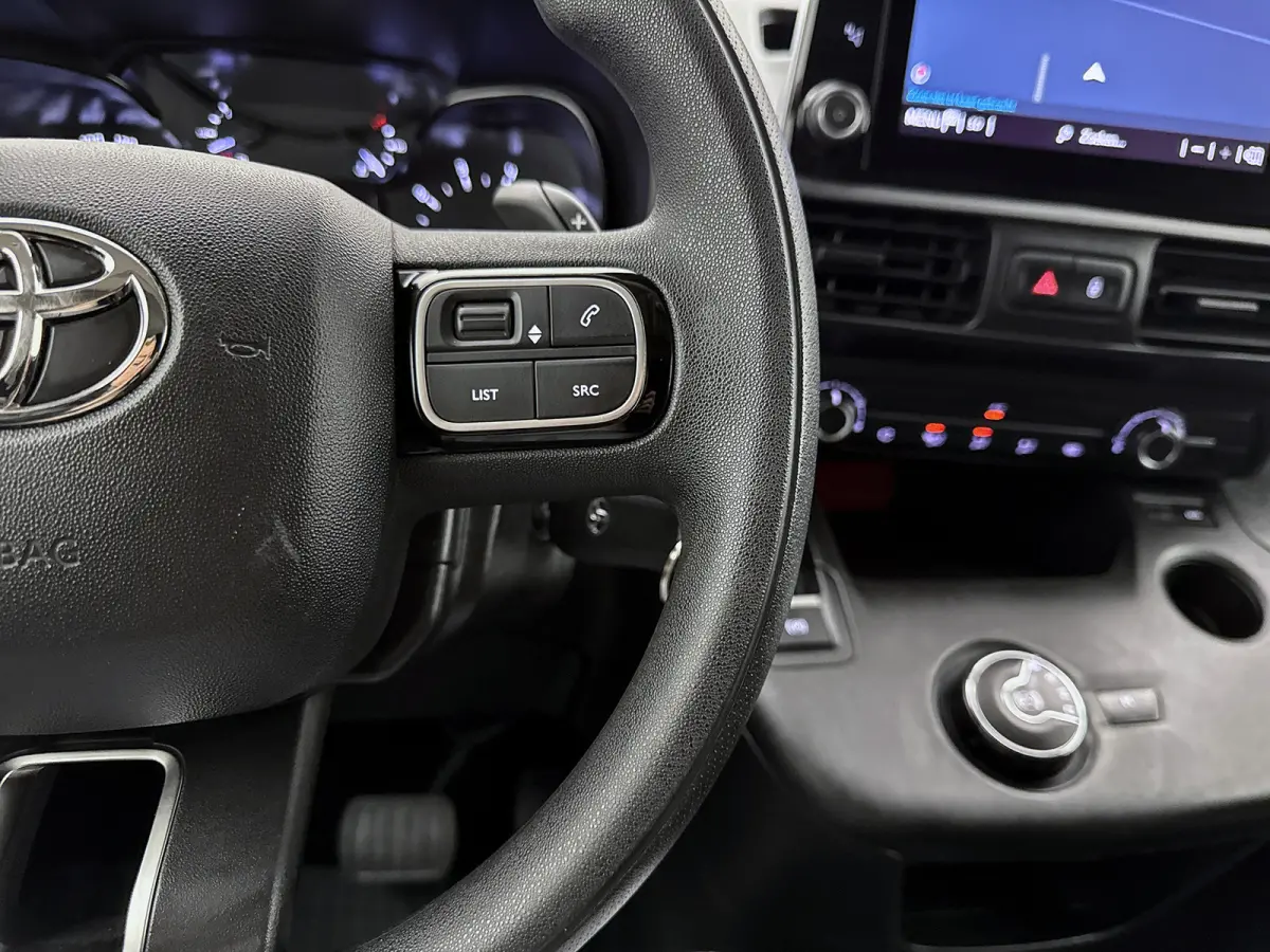 1.5 D-4D Professional Automaat Navigatie Betimmering Cruise control