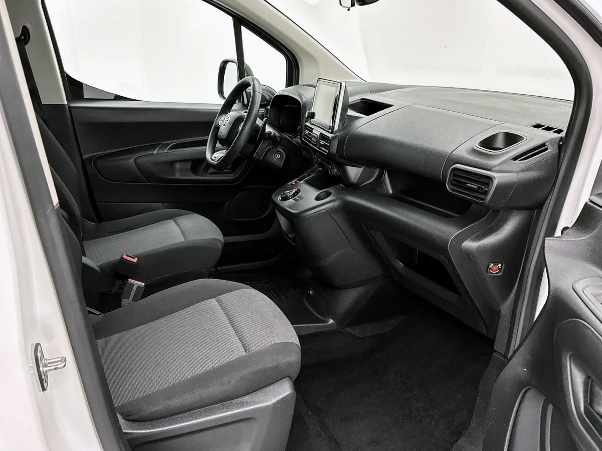 1.5 D-4D Professional Automaat Navigatie Betimmering Cruise control