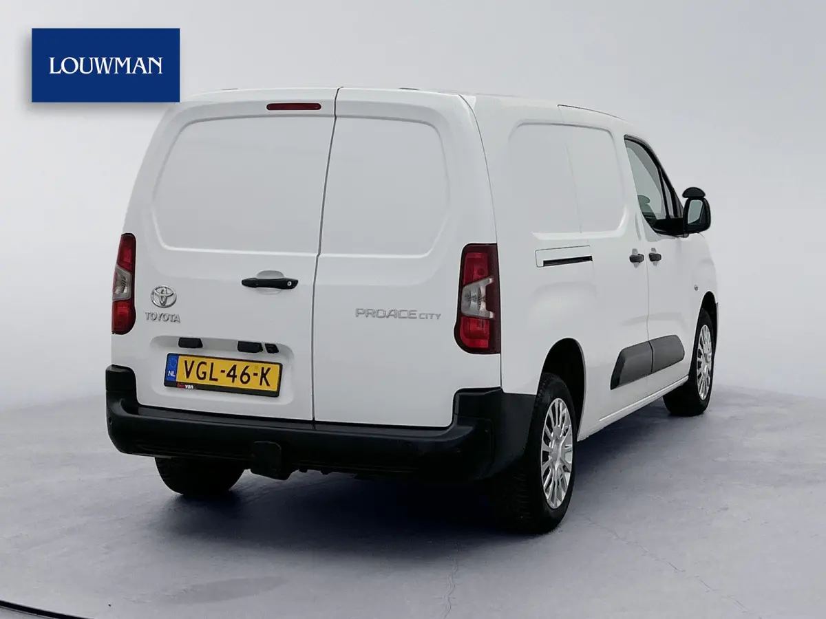 1.5 D-4D Professional Automaat Navigatie Betimmering Cruise control