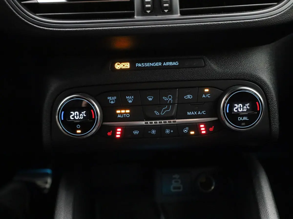 1.0 EcoBoost Hybrid ST Line Style | Automaat | Clima | Camera + PDC | Winterpack | NAVI | LED | Cruise Control |